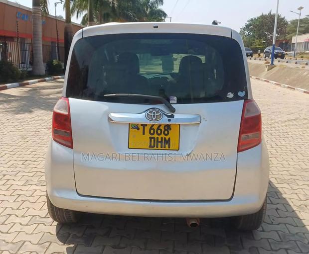 Toyota Ractis 2008 Silver