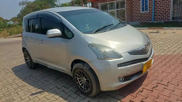 Toyota Ractis 2008 Silver