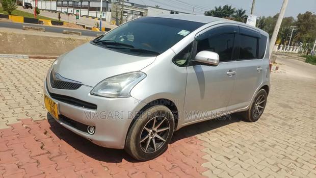 Toyota Ractis 2008 Silver