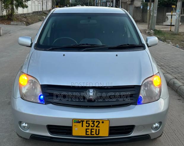Toyota IST 2005 Silver