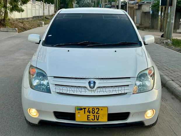 Toyota IST 2006 White