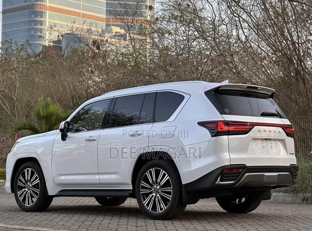 Lexus LX 2025 White