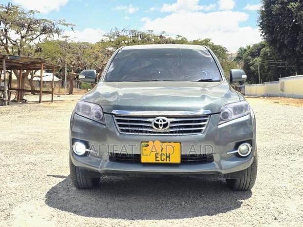 Toyota Vanguard 2010 Gray