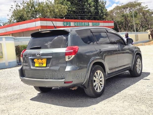 Toyota Vanguard 2010 Gray