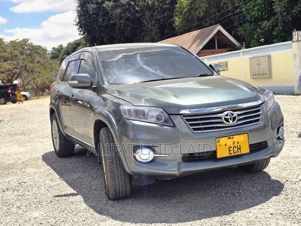 Toyota Vanguard 2010 Gray