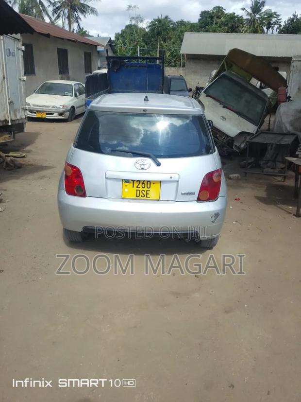 Toyota IST 2002 Silver