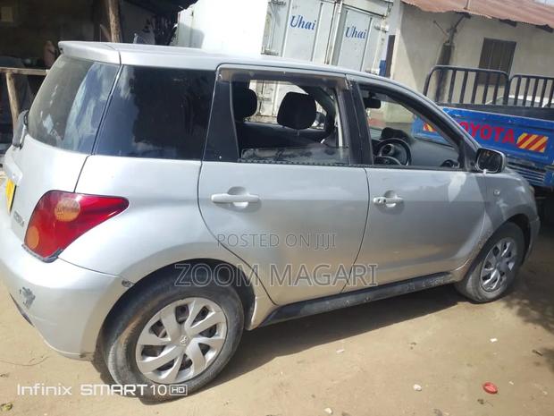 Toyota IST 2002 Silver