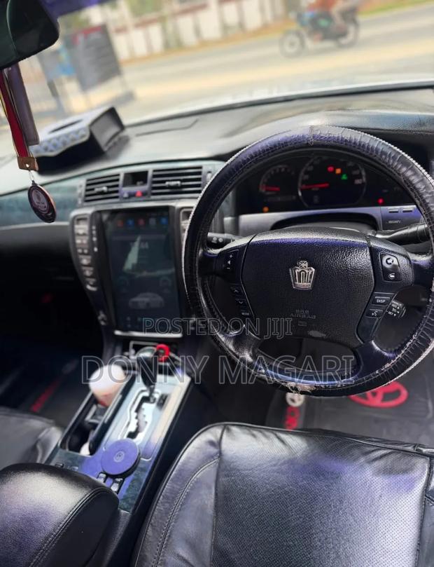 Toyota Crown 2006 Silver