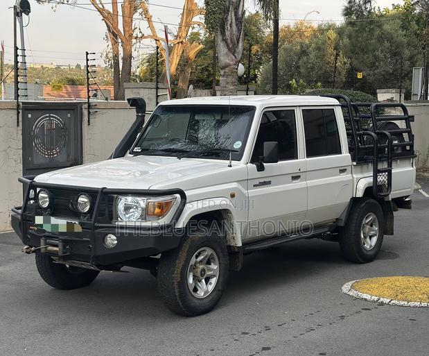 Toyota Land Cruiser 2017 Pearl