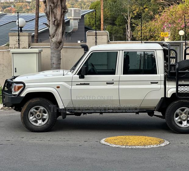 Toyota Land Cruiser 2017 Pearl
