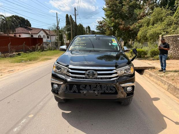 Toyota Hilux 2019 Black