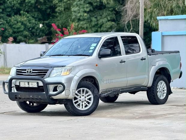 Toyota Hilux 2013 Gray