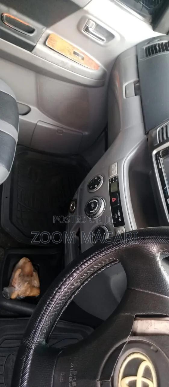 Toyota Voxy 2005 Silver