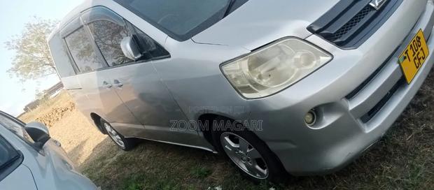 Toyota Voxy 2005 Silver