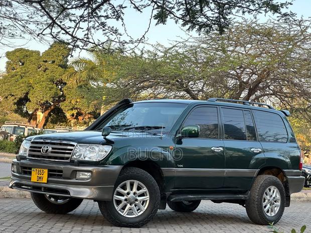 Toyota Land Cruiser 2000 Green
