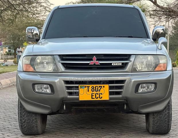 Mitsubishi Pajero 2005 Silver