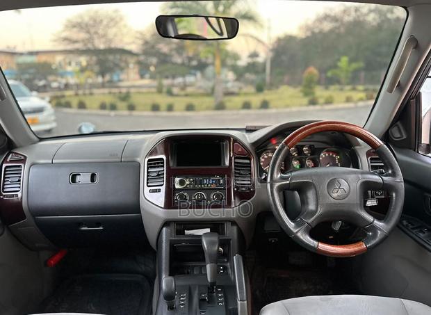 Mitsubishi Pajero 2005 Silver