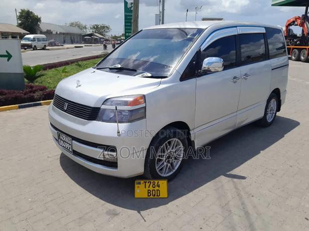Toyota Voxy 2006 Silver