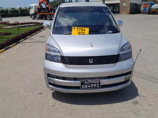 Toyota Voxy 2006 Silver