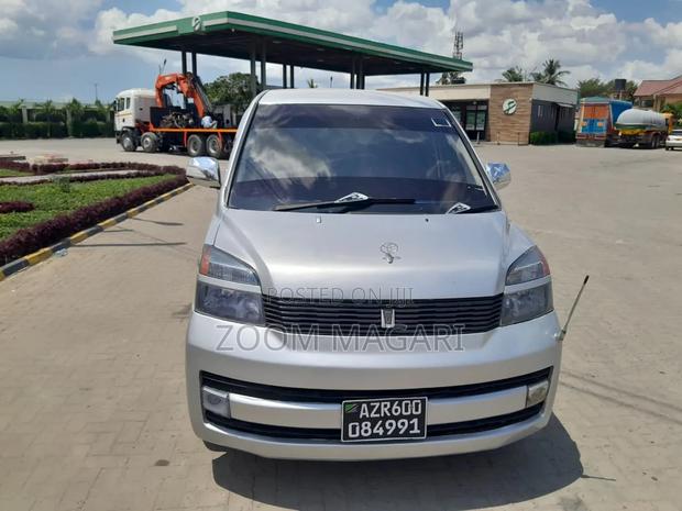 Toyota Voxy 2006 Silver