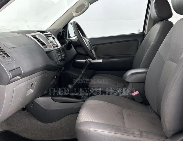 Toyota Hilux 2014 Gray
