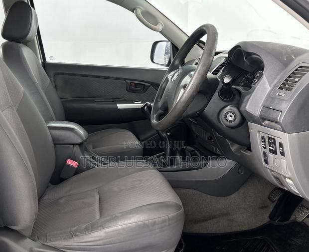 Toyota Hilux 2014 Gray