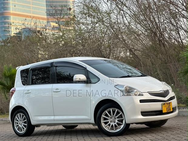Toyota Ractis 2006 White