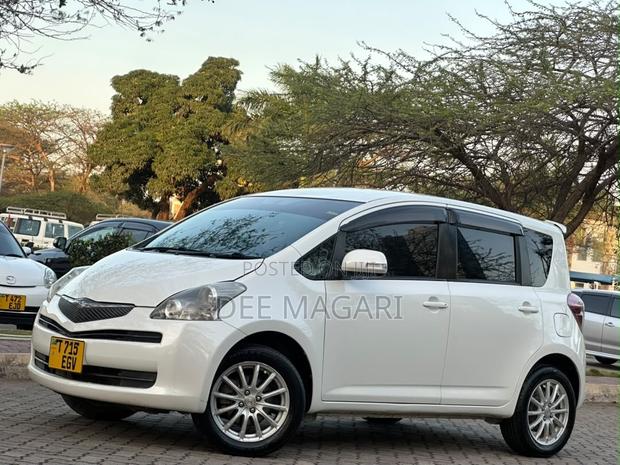Toyota Ractis 2006 White
