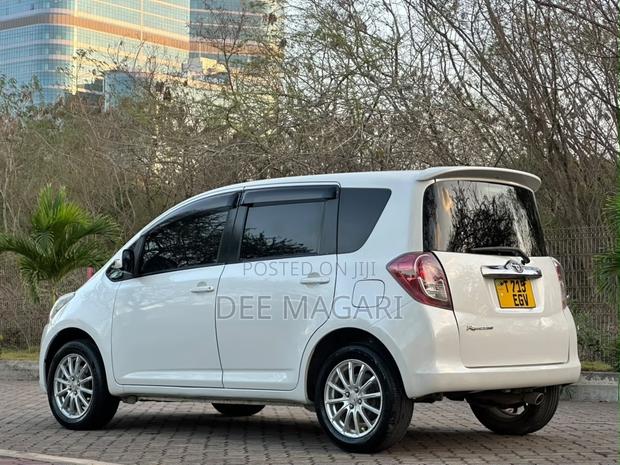 Toyota Ractis 2006 White