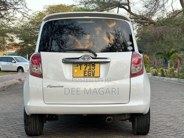 Toyota Ractis 2006 White