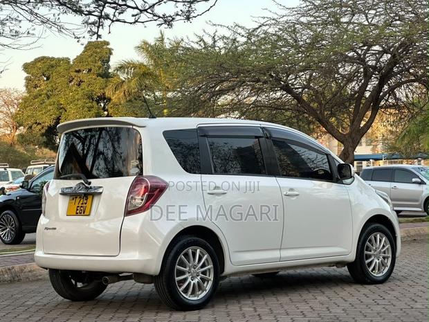 Toyota Ractis 2006 White