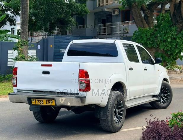 Toyota Hilux 2015 White