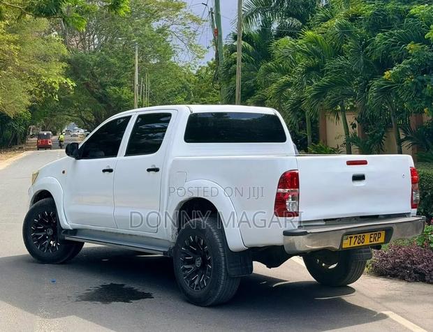 Toyota Hilux 2015 White