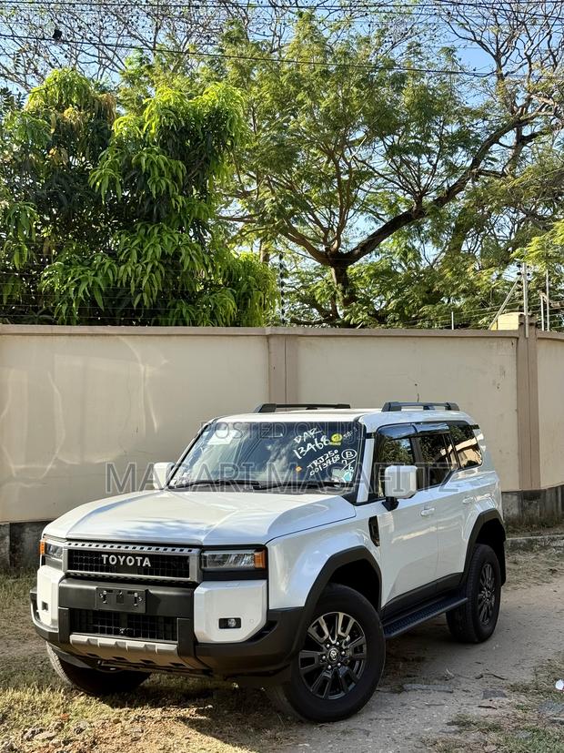 Toyota Land Cruiser Prado 2.7 2025 White