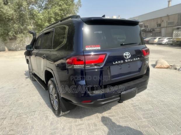 Toyota Land Cruiser 2024 Black