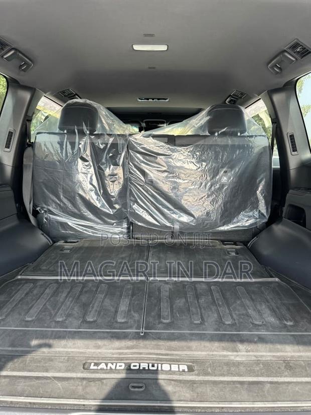 Toyota Land Cruiser 2024 Black