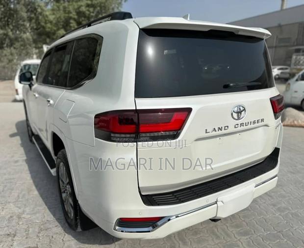 Toyota Land Cruiser 2024 White