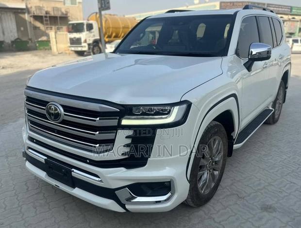 Toyota Land Cruiser 2024 White