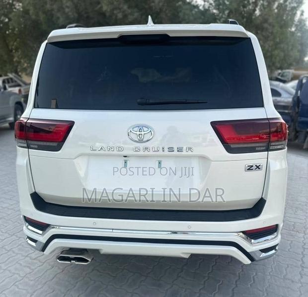Toyota Land Cruiser 2024 White