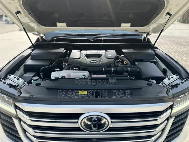 Toyota Land Cruiser 2024 White