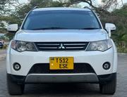 Mitsubishi Outlander 2011 White for sale