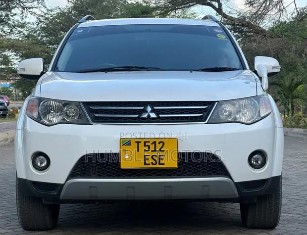 Mitsubishi Outlander 2011 White