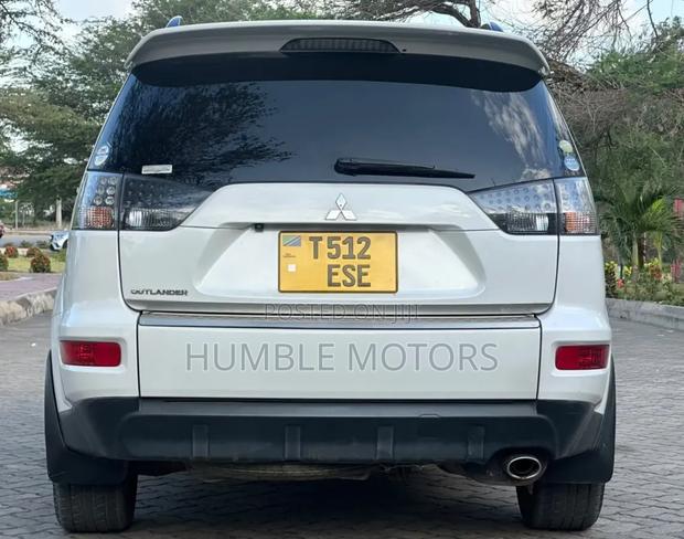 Mitsubishi Outlander 2011 White