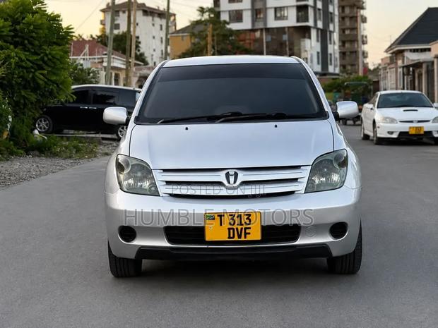 Toyota IST 2006 Silver