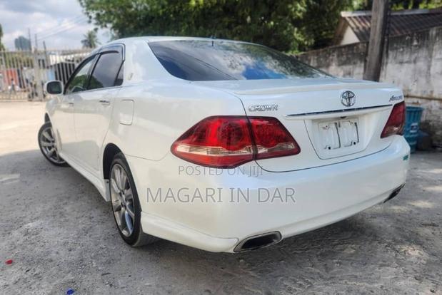 Toyota Crown 2009 White