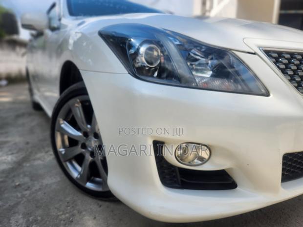 Toyota Crown 2009 White