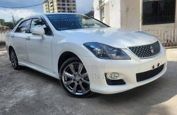 Toyota Crown 2009 White