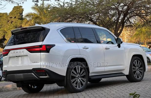 Lexus LX 2025 Off white