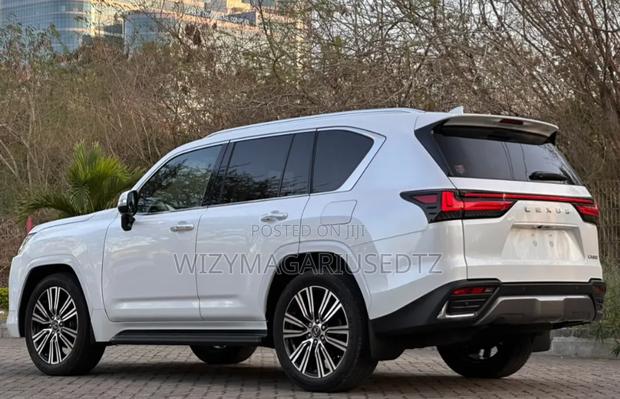Lexus LX 2025 Off white
