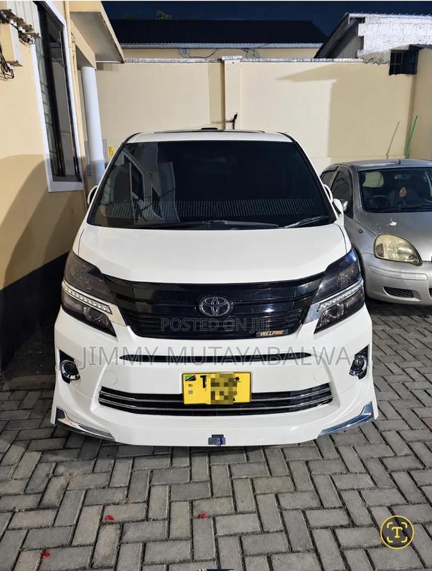 Toyota Vellfire 2010 White